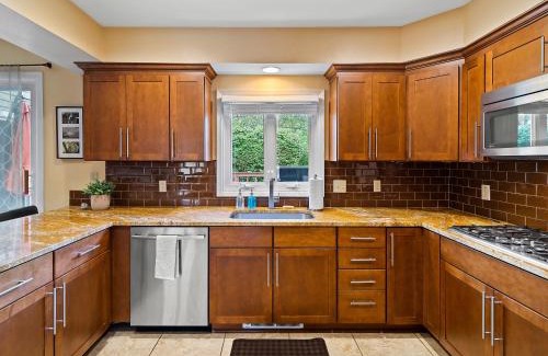 Pepper Pike Haus | Spacious Pepper Pike Home - Near CLE Clinc & CWRU