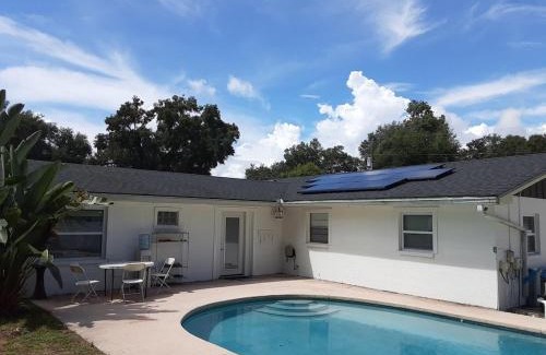 Putnam Hall Haus | SPACIOUS POOL HOME in North FL