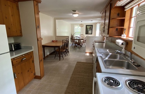 Traverse City Hütte | Spacious ranch-take the bike trail to town and skip traffic! Close to everything