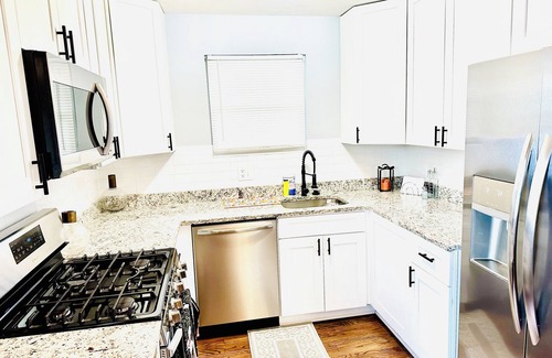 South Gate Haus | Spacious & Relaxing Glen Burnie Home! Perfect for Families!