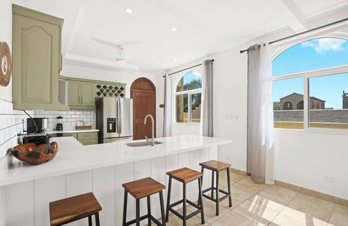 Playa Langosta Eigentumswohnung | Spacious Renovated 2 bedroom - 5 min Walk to Beach