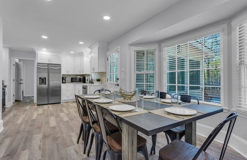 Lilburn Haus | Spacious renovated two-story home w/AirHockey,FoosballTable,HotTub &SUMMER:Pool