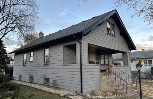 Des Plaines Haus | Spacious Retreat Near Convention Centers home