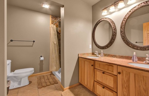 Mauston Haus | Geräumiger Rückzugsort mit privatem Schwimm- und Fischteich in der Nähe von Wisconsin Dells