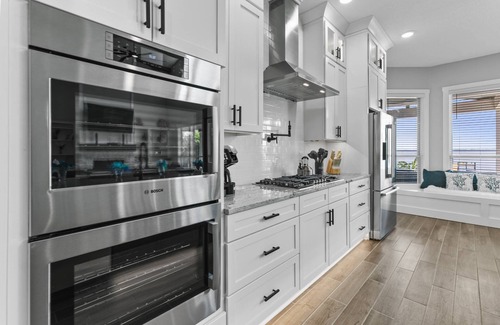 Green Cove Springs Haus | Spacious riverfront home perfect for larger families, featuring stunning river views, private dock