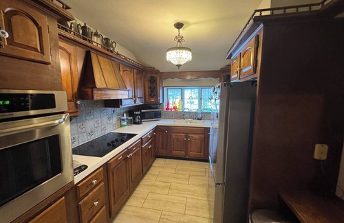 Owosso Haus | Spacious Riverfront Retreat