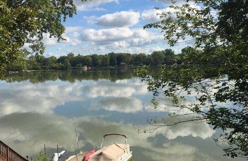 Colton Wohnung | Spacious room in Tudor home overlooking the Maumee river near Metro Parks. Wifi