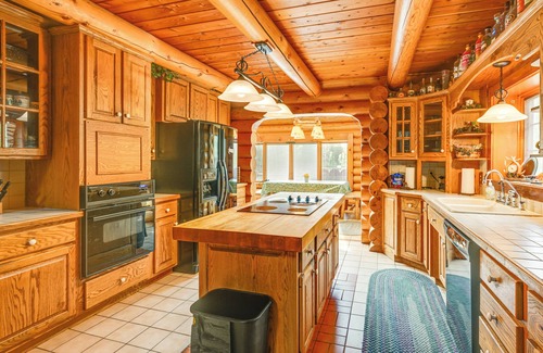 Hope Kabine | Spacious Sterling Cabin: Game Room, Private Pond!
