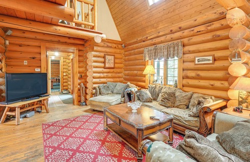 Hope Kabine | Spacious Sterling Cabin: Game Room, Private Pond!