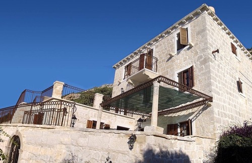 Viganj Villa | Geräumige Steinvilla mit Aussicht und privatem Pool, nur wenige Gehminuten vom Strand entfernt