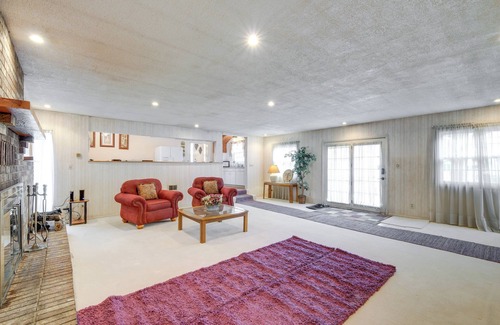 Maple Heights Wohnung | Spacious Studio - 5 Mi to MGM Northfield Park!