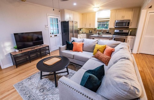 Reservoir Haus | Spacious, stylish home with fenced yard!