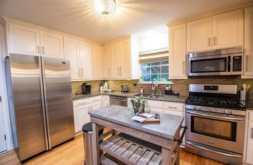 Reservoir Haus | Spacious, stylish home with fenced yard!