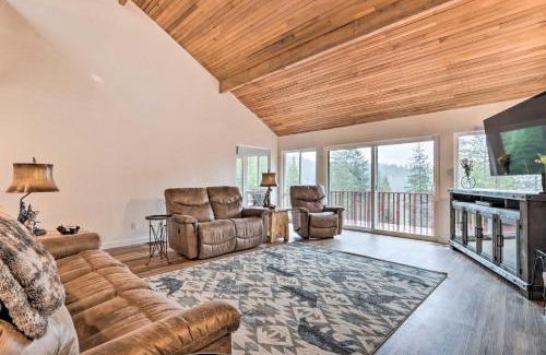 Worley Haus | Spacious Sun-Up Bay Cabin, 20 Min to Downtown CDA!