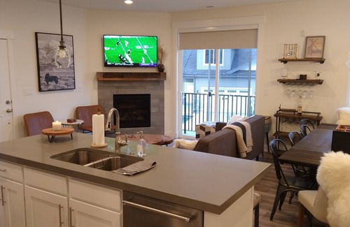 Pinebrook Haus | Spacious Townhome Centrally Located, Pet Friendly, Hot Tub & Bonus Basement Room