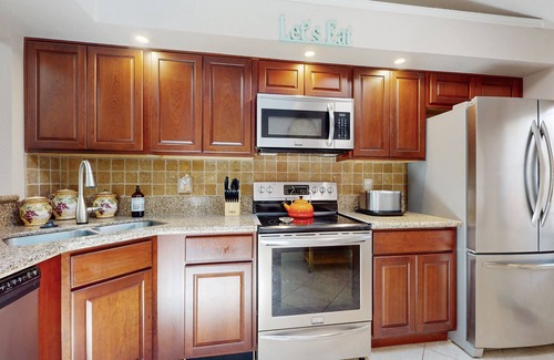 Countryside Haus | Spacious Townhouse with Private Back Patio and Tennis Courts