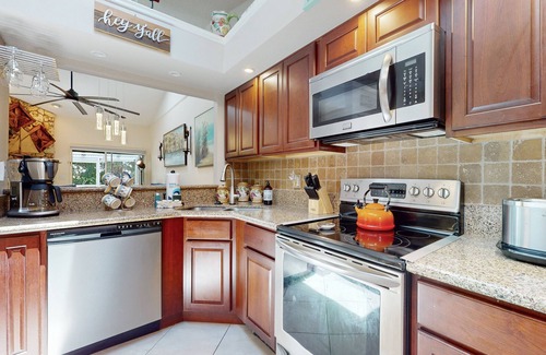 Countryside Haus | Spacious Townhouse with Private Back Patio and Tennis Courts