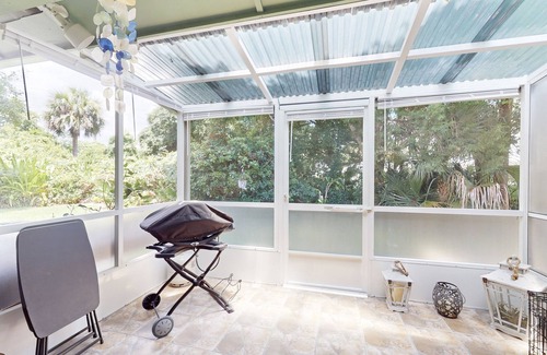 Countryside Haus | Spacious Townhouse with Private Back Patio and Tennis Courts