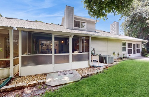 Countryside Haus | Spacious Townhouse with Private Back Patio and Tennis Courts