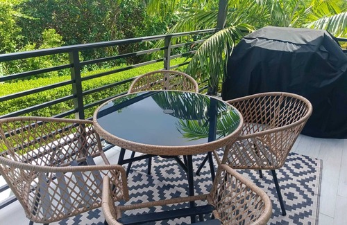George Town Haus | Spacious Two-Bedroom Townhouse in Gated Community - 5 min drive to the beach!
