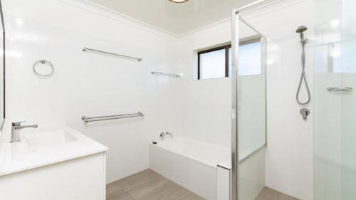 Woorim Haus | Spacious Unit overlooking Moreton Bay - Boyd St, Woorim
