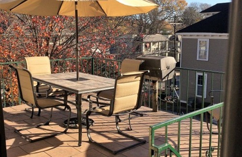 Midtown Wohnung | Geräumige Wohnung im Obergeschoss im historischen Haus