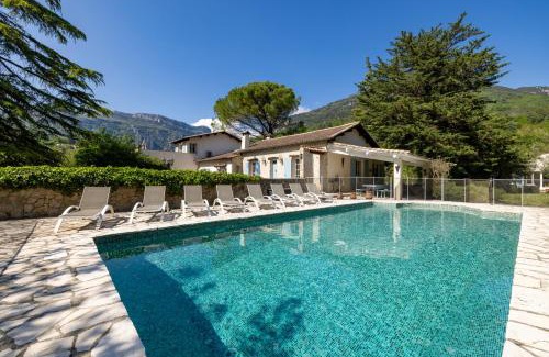 Tourrettes-sur-Loup Villa | Spacious villa in Tourrettes-sur-Loup with Private Lake access Sleep 16