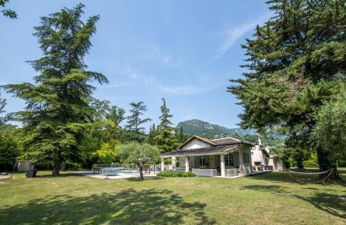 Tourrettes-sur-Loup Villa | Spacious villa in Tourrettes-sur-Loup with Private Lake access Sleep 16