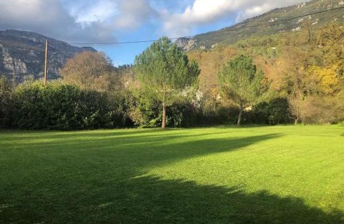 Tourrettes-sur-Loup Villa | Spacious villa in Tourrettes-sur-Loup with Private Lake access Sleep 16