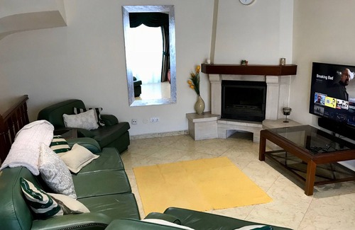 Urbanizacao dos Calicos Villa | Geräumige Villa mit beheizbarem privatem Pool, ohne Visavis, Grill, WiFi in der Nähe der Altstadt