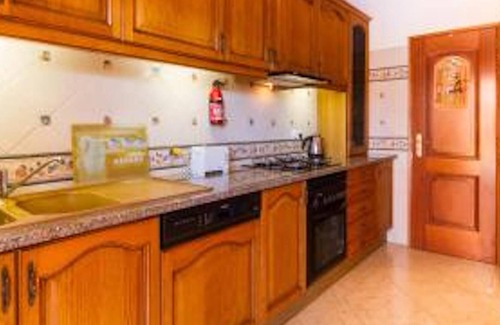 Urbanizacao dos Calicos Villa | Geräumige Villa mit beheizbarem privatem Pool, ohne Visavis, Grill, WiFi in der Nähe der Altstadt
