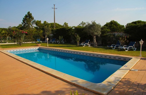 Almancil Villa | Großzügige Villa mit großem Garten und privatem Pool-Ruhebereich in der Nähe von Quinta do Lago