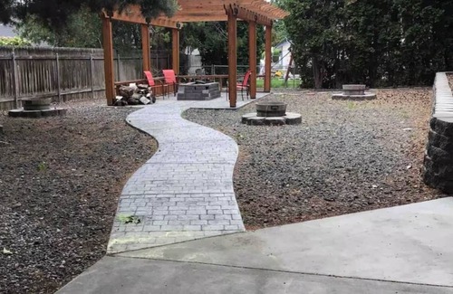 Richland Haus | Spacious, vintage home near River in Richland!