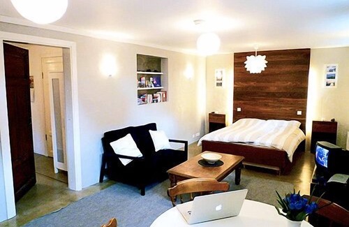 Vesturbær Wohnung | Geräumiges, warmes und gemütliches Downtown Studio in einem ruhigen Innenhof in der Innenstadt.
