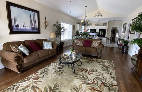 Socastee Eigentumswohnung | Spacious Waterfront Condo in Myrtle Beach Overlooking the Waterway & Golf Course