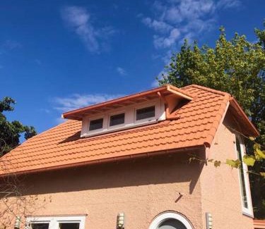 Hastings Wohnung | Spanish Mission Hideaway with pool and garden