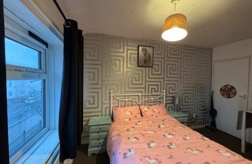 Little Hulton Wohnung | Spare room available, female only!