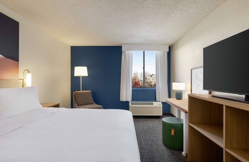 Germantown Hotel | Spark by Hilton Germantown Washington DC North