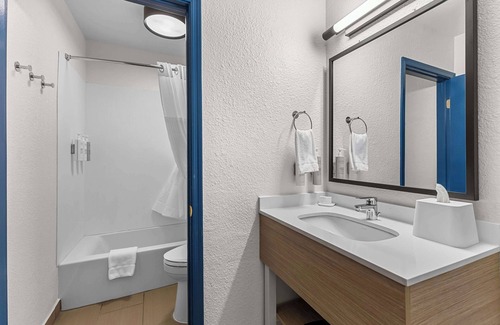 Glendale Hotel | Spark by Hilton Glendale Phoenix North