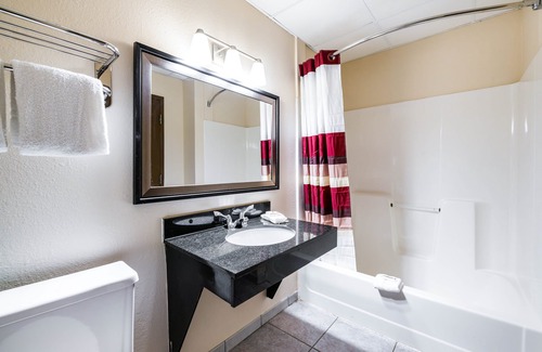 Palatine Hotel | Spark by Hilton Palatine Arlington Heights