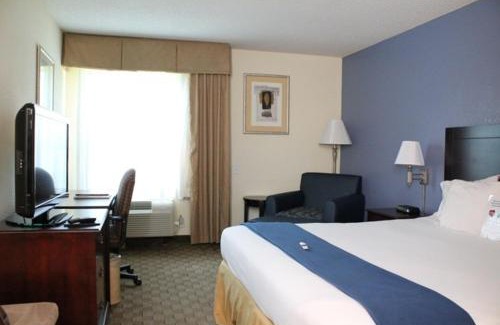 Pine Forest Hotel | Spark by Hilton Spring Lake Fayetteville