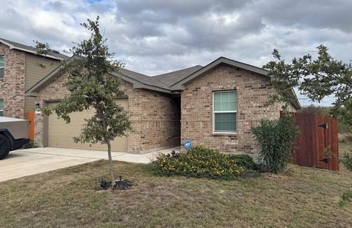 Medina Valley Haus | Sparkling New 4 Bedroom Family Retreat near Sea World, Lackland AFB, & Six Flags