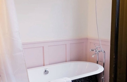 Nevada City Hotel | Speakeasy King Room (Rm 8)