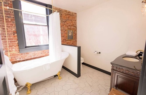 Nevada City Hotel | Speakeasy King Room (Rm1)