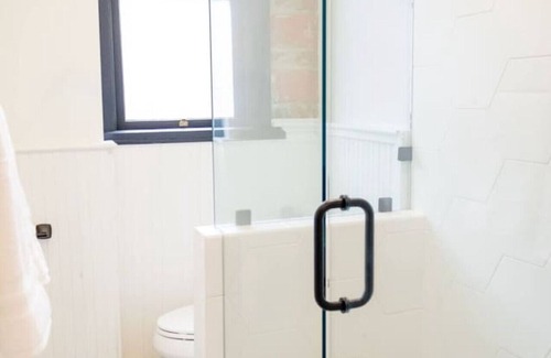 Nevada City Hotel | Speakeasy Queen Room (Rm 7)