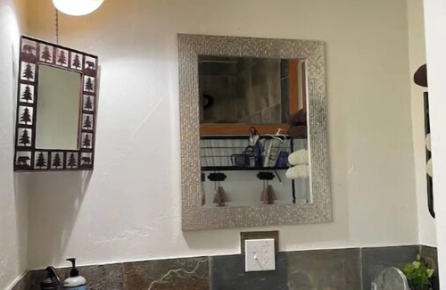 Trimble Haus | Fall Special! Cute & Cozy Guest Apartment