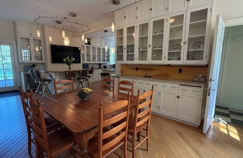 Bar Harbor Haus | The Bayview: Historisches Shorefront Cottage, Terrace & Dock in der Nähe von Bar Harbor Village