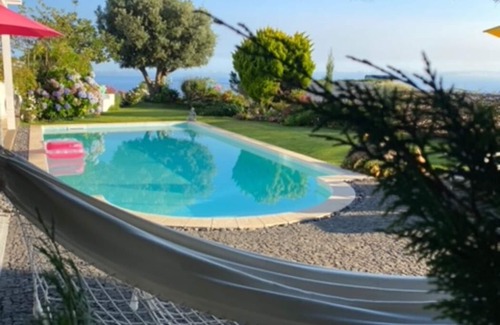 Prazeres Villa | Typische Villa auf Madeira mit Pool und Meerblick