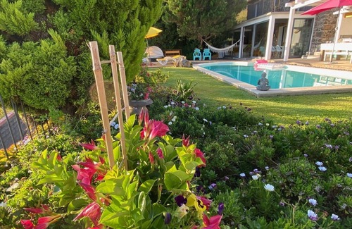 Prazeres Villa | Typische Villa auf Madeira mit Pool und Meerblick