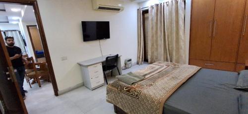 Khattalwada Wohnung | Specious 3BHK Apartment with Balcony relaxing vibe